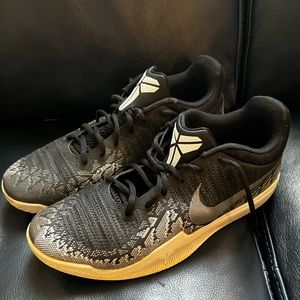 Nike Kobe Mamba Rage (size 10) ‘Anthracite’ Black and white pattern